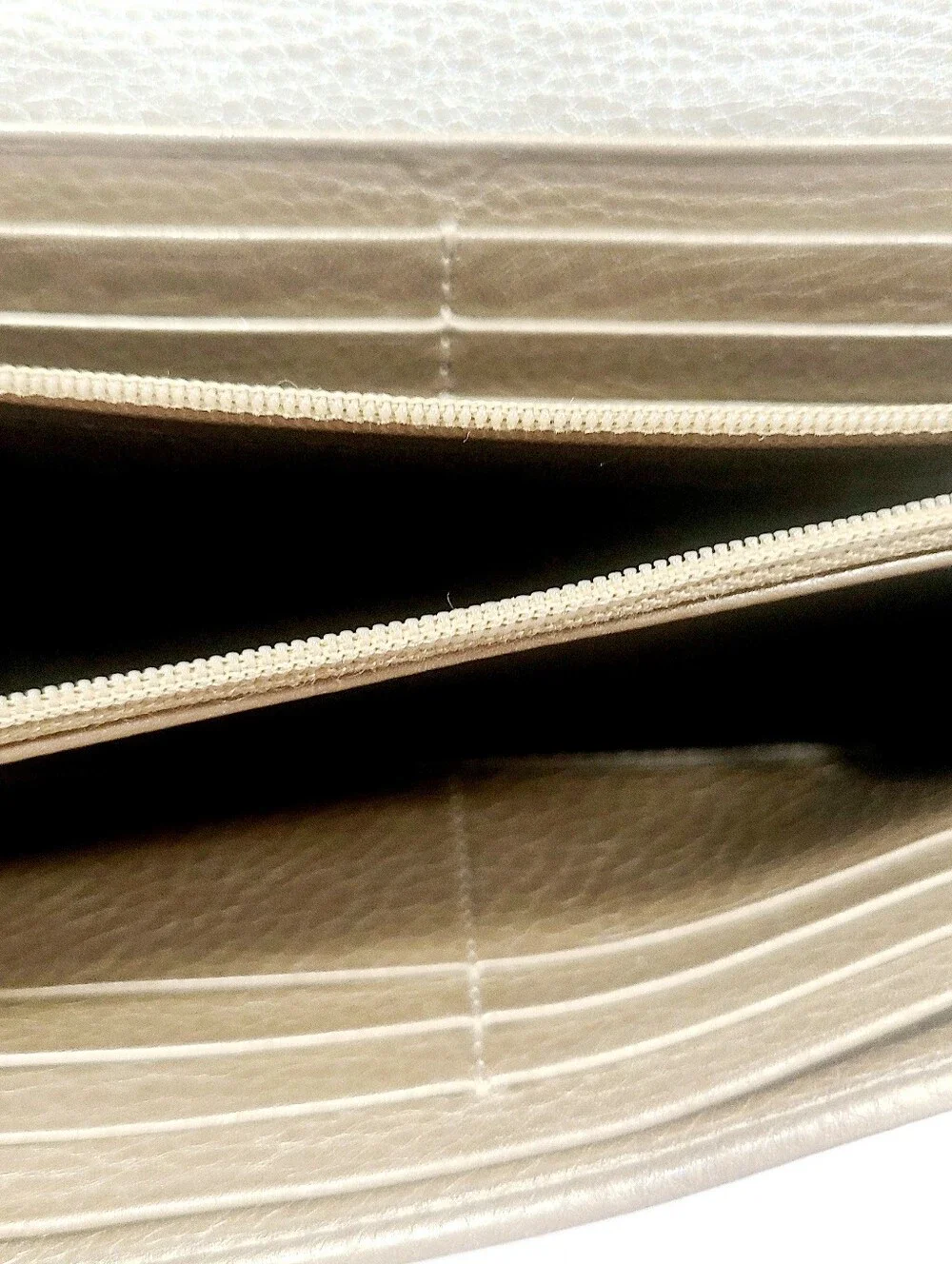 Gucci Leather Wallet On Chain - Picture 4 of 8